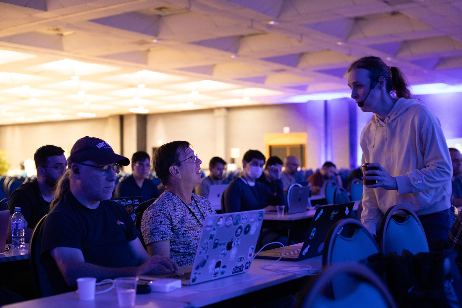 GopherCon LATAM 2026 — Bill Kennedy and an attendee talking with a conference volunteer.